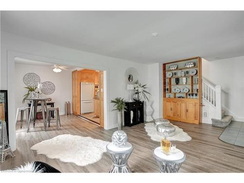 54 Elgin Street N, Cambridge, ON - Indoor Photo Showing Living Room