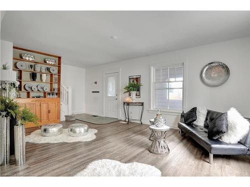 54 Elgin Street N, Cambridge, ON - Indoor Photo Showing Living Room