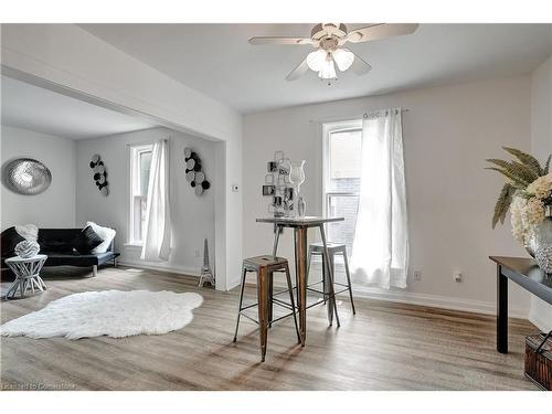 54 Elgin Street N, Cambridge, ON - Indoor Photo Showing Living Room