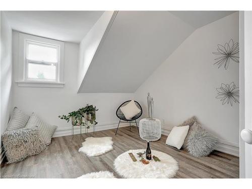 54 Elgin Street N, Cambridge, ON - Indoor Photo Showing Living Room