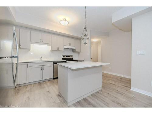 48C-25 Isherwood Avenue, Cambridge, ON - Indoor Photo Showing Kitchen With Upgraded Kitchen