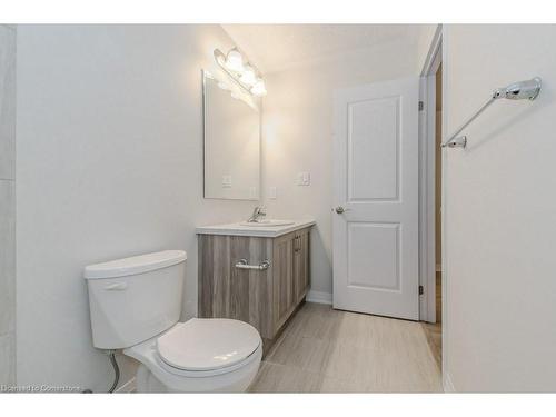 48C-25 Isherwood Avenue, Cambridge, ON - Indoor Photo Showing Bathroom