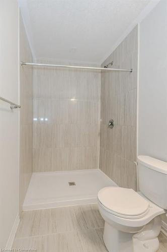 48C-25 Isherwood Avenue, Cambridge, ON - Indoor Photo Showing Bathroom