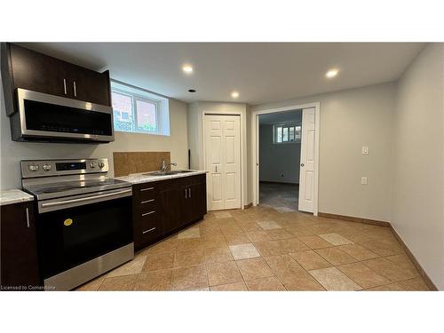 2-406 Erb Street W, Waterloo, ON - Indoor Photo Showing Kitchen