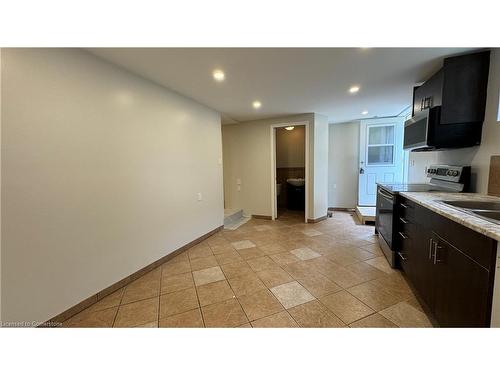 2-406 Erb Street W, Waterloo, ON - Indoor Photo Showing Kitchen