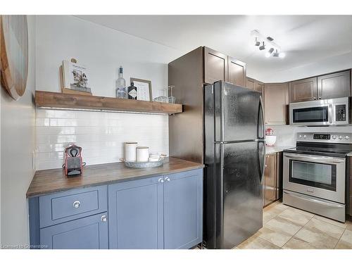 206-271 Eiwo Court, Waterloo, ON - Indoor Photo Showing Kitchen