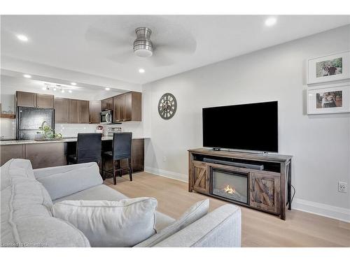 206-271 Eiwo Court, Waterloo, ON - Indoor Photo Showing Living Room