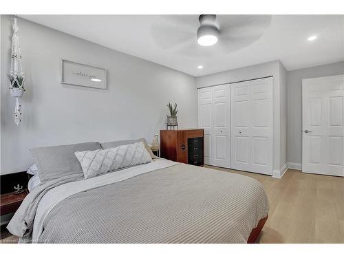 206-271 Eiwo Court, Waterloo, ON - Indoor Photo Showing Bedroom