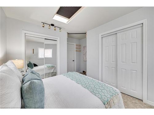 16 Dunbar Road N, Waterloo, ON - Indoor Photo Showing Bedroom