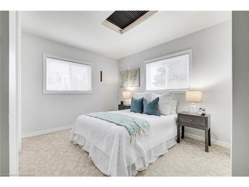 16 Dunbar Road N, Waterloo, ON - Indoor Photo Showing Bedroom