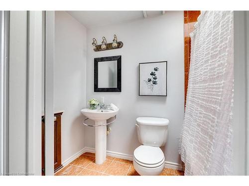 16 Dunbar Road N, Waterloo, ON - Indoor Photo Showing Bathroom