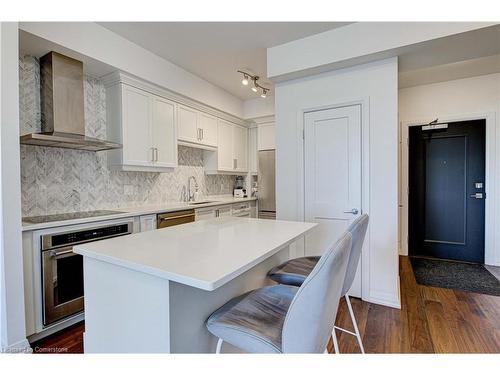 1104-155 Caroline Street S, Waterloo, ON - Indoor Photo Showing Kitchen With Upgraded Kitchen