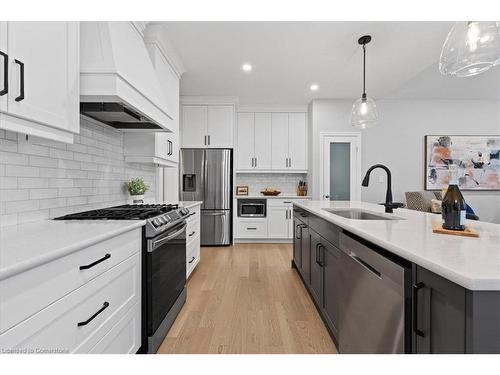 113 Livingston Drive, Tillsonburg, ON - Indoor Photo Showing Kitchen With Upgraded Kitchen