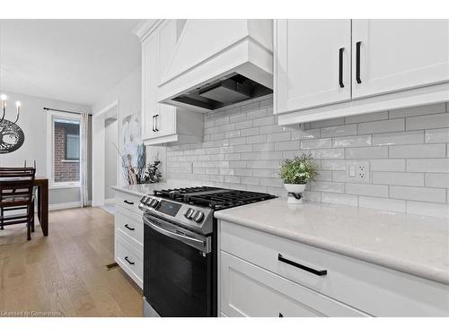 113 Livingston Drive, Tillsonburg, ON - Indoor Photo Showing Kitchen With Upgraded Kitchen