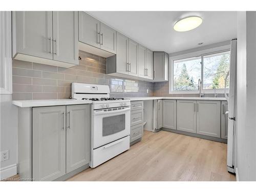 452 Midwood Street, Waterloo, ON - Indoor Photo Showing Kitchen