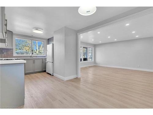 452 Midwood Street, Waterloo, ON - Indoor Photo Showing Kitchen