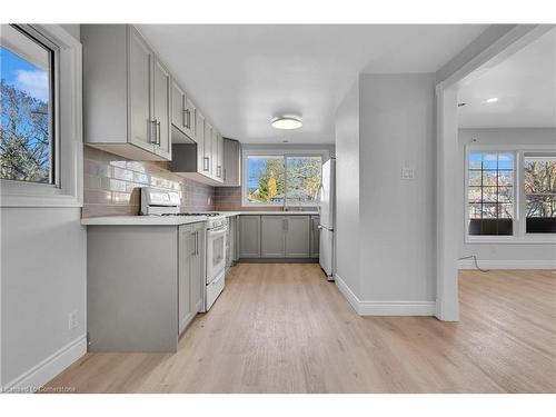 452 Midwood Street, Waterloo, ON - Indoor Photo Showing Kitchen