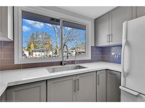 452 Midwood Street, Waterloo, ON - Indoor Photo Showing Kitchen