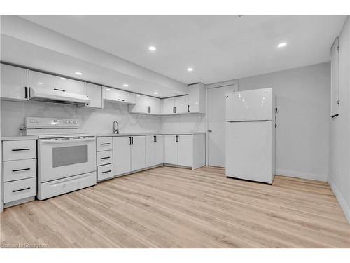 452 Midwood Street, Waterloo, ON - Indoor Photo Showing Kitchen