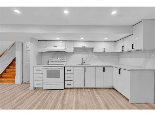 452 Midwood Street, Waterloo, ON - Indoor Photo Showing Kitchen