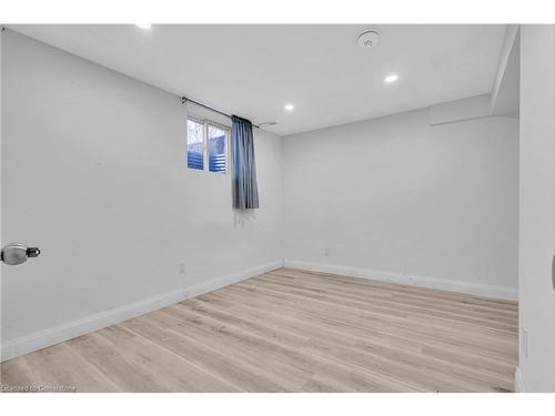 452 Midwood Street, Waterloo, ON - Indoor Photo Showing Other Room