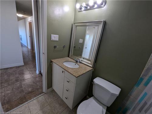 202-4 Avalon Place, Kitchener, ON - Indoor Photo Showing Bathroom