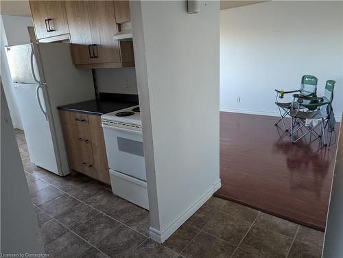 202-4 Avalon Place, Kitchener, ON - Indoor Photo Showing Kitchen