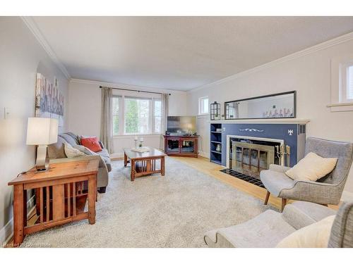 65 Sheldon Avenue N, Kitchener, ON - Indoor Photo Showing Living Room