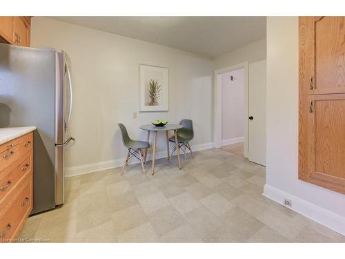 65 Sheldon Avenue N, Kitchener, ON - Indoor Photo Showing Kitchen