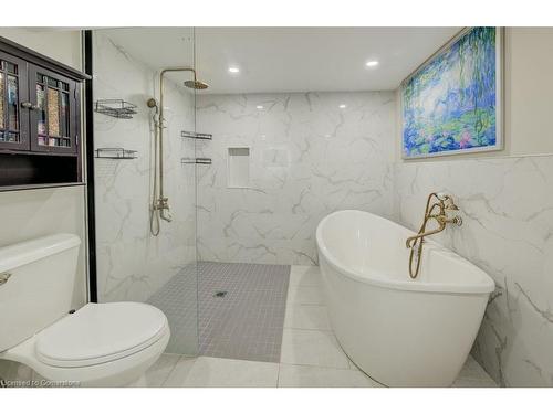 65 Sheldon Avenue N, Kitchener, ON - Indoor Photo Showing Bathroom