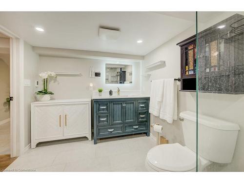 65 Sheldon Avenue N, Kitchener, ON - Indoor Photo Showing Bathroom