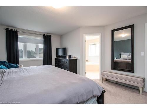 132 Courtney Street, Fergus, ON - Indoor Photo Showing Bedroom