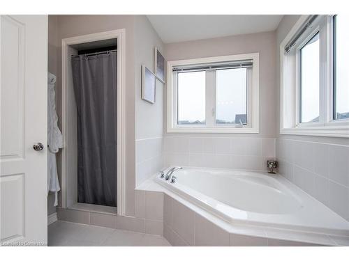 132 Courtney Street, Fergus, ON - Indoor Photo Showing Bathroom