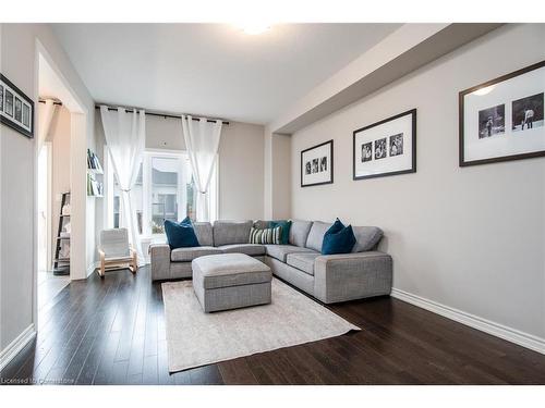 132 Courtney Street, Fergus, ON - Indoor Photo Showing Living Room