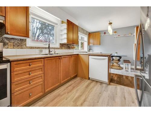 222 Mausser Avenue, Kitchener, ON - Indoor Photo Showing Kitchen With Double Sink