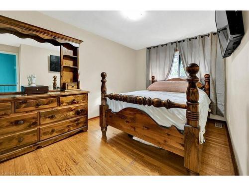 222 Mausser Avenue, Kitchener, ON - Indoor Photo Showing Bedroom