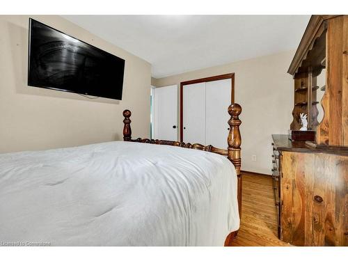 222 Mausser Avenue, Kitchener, ON - Indoor Photo Showing Bedroom