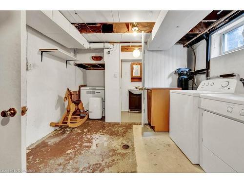 222 Mausser Avenue, Kitchener, ON - Indoor Photo Showing Laundry Room