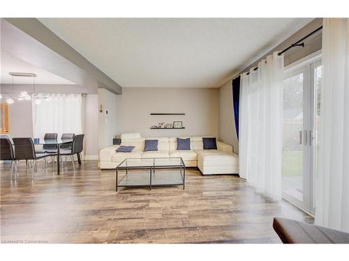 226 Wilderness Drive, Kitchener, ON - Indoor Photo Showing Living Room