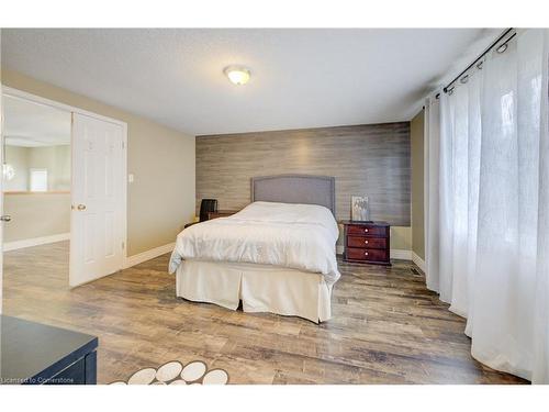 226 Wilderness Drive, Kitchener, ON - Indoor Photo Showing Bedroom