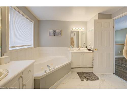 226 Wilderness Drive, Kitchener, ON - Indoor Photo Showing Bathroom