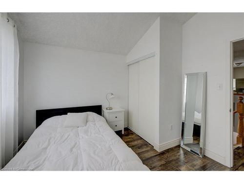 226 Wilderness Drive, Kitchener, ON - Indoor Photo Showing Bedroom