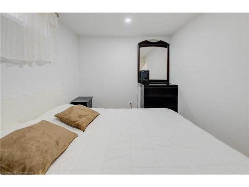 226 Wilderness Drive, Kitchener, ON - Indoor Photo Showing Bedroom