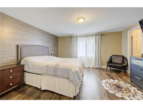 226 Wilderness Drive, Kitchener, ON - Indoor Photo Showing Bedroom