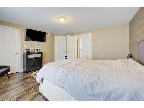 226 Wilderness Drive, Kitchener, ON - Indoor Photo Showing Bedroom