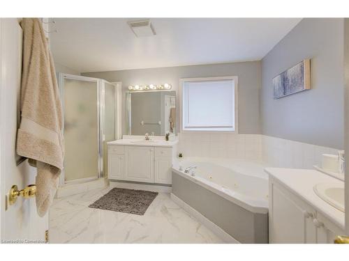 226 Wilderness Drive, Kitchener, ON - Indoor Photo Showing Bathroom