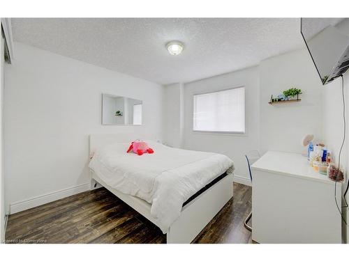 226 Wilderness Drive, Kitchener, ON - Indoor Photo Showing Bedroom