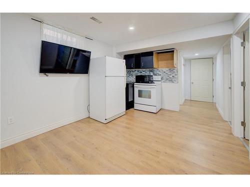 226 Wilderness Drive, Kitchener, ON - Indoor Photo Showing Kitchen