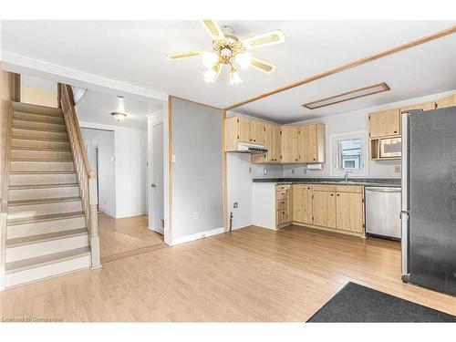 858 Wright Street, Welland, ON - Indoor Photo Showing Kitchen