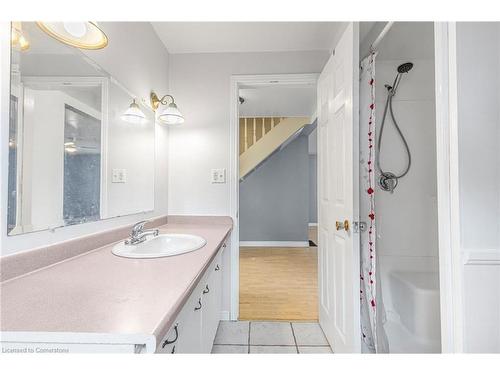 858 Wright Street, Welland, ON - Indoor Photo Showing Bathroom